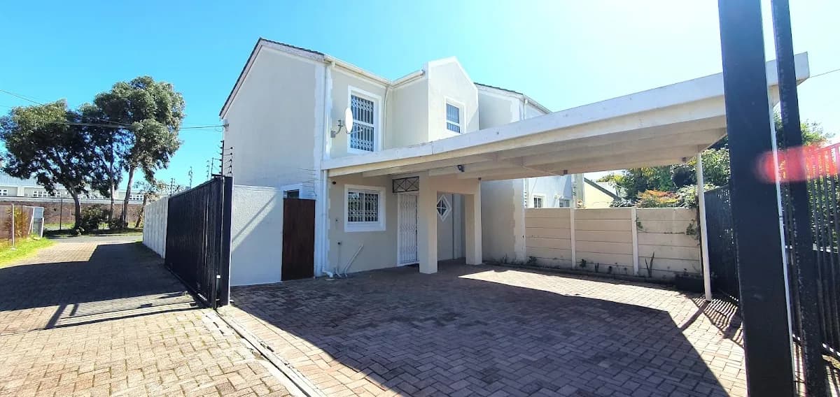 Plumstead Estate Agent in Cape Town - Joan Ross in Constantia