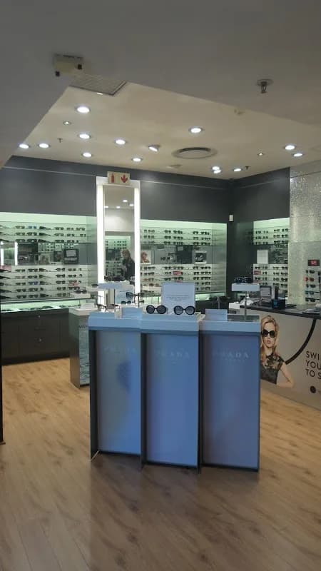 Sunglass Hut in V&A Waterfront
