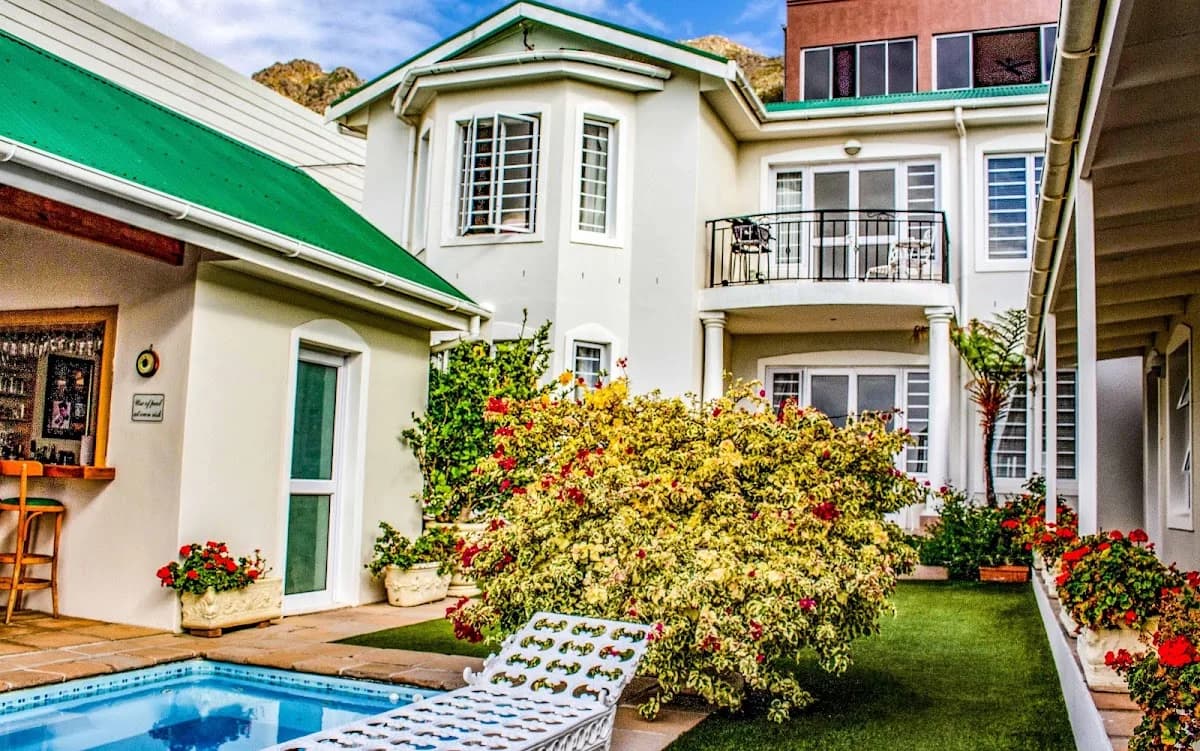 Gordon's Beach Lodge in Gordon's Bay