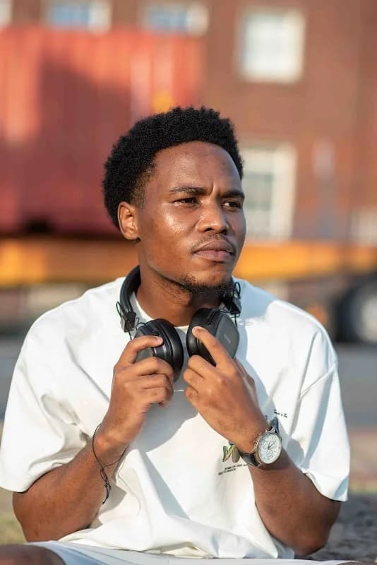 Vada photographer in Ncambedlana