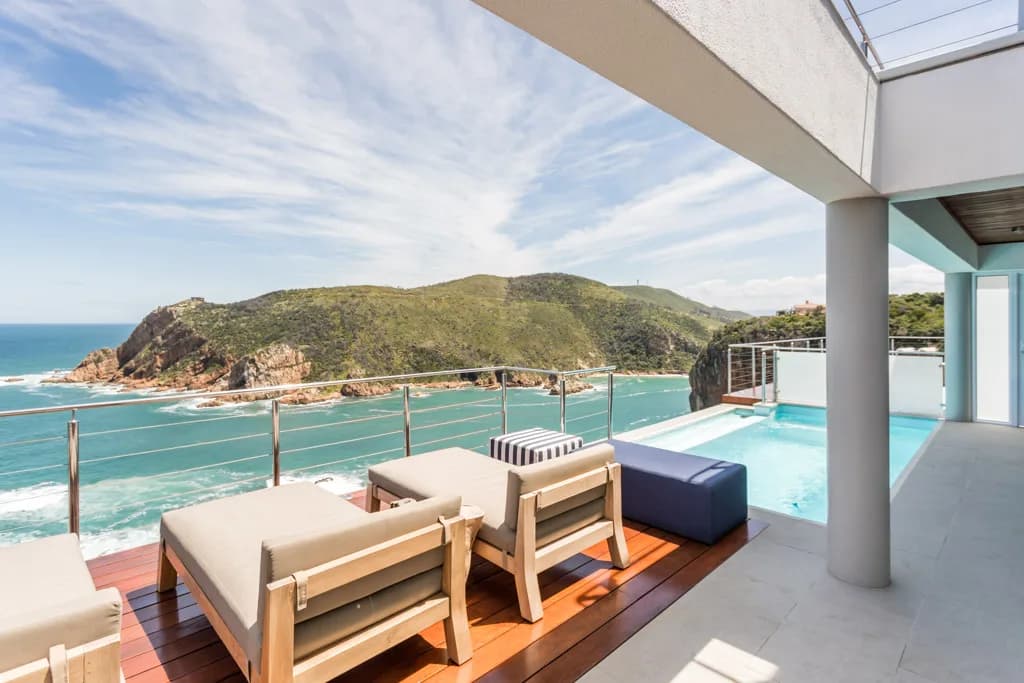 Head over Hills in Knysna CBD