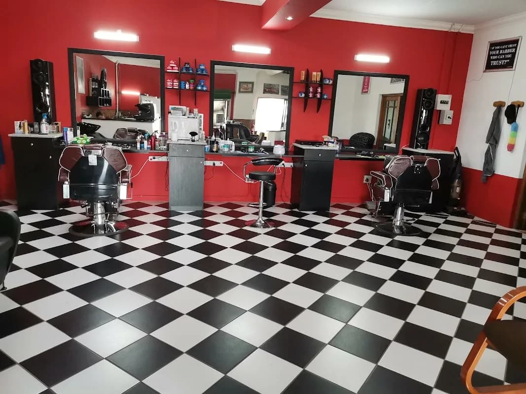 Barber at Rafters Hairstyles in Moreleta Park