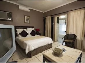 Royal Pelican Bed & Breakfast in Arboretum