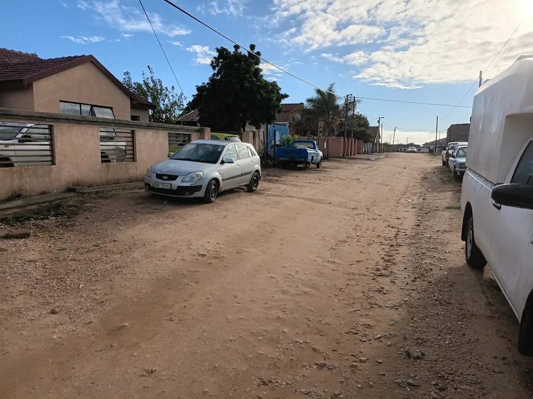 Q2 auto mechanic & auto body repair in Seshego