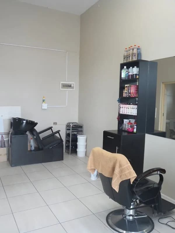 12 STAR HAIR DRESSER in Chatsworth