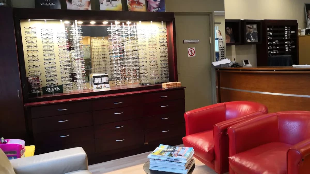 Sunny Road Optometrist in Alexandra