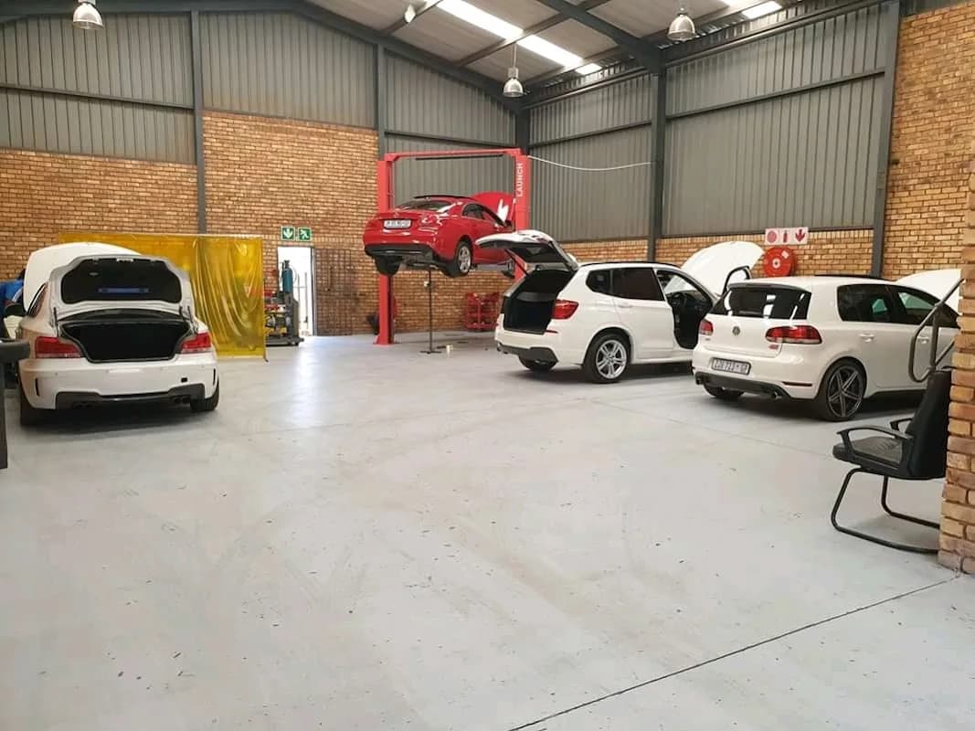 Dumo panel beaters in Bedfordview