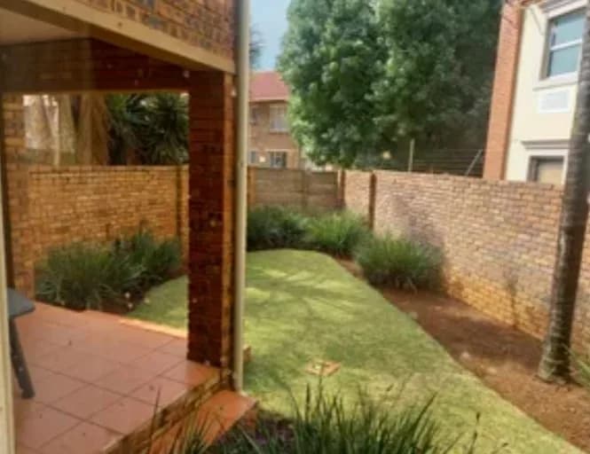 Fully Furnished Townhouse Flats Special to Let in Highveld
