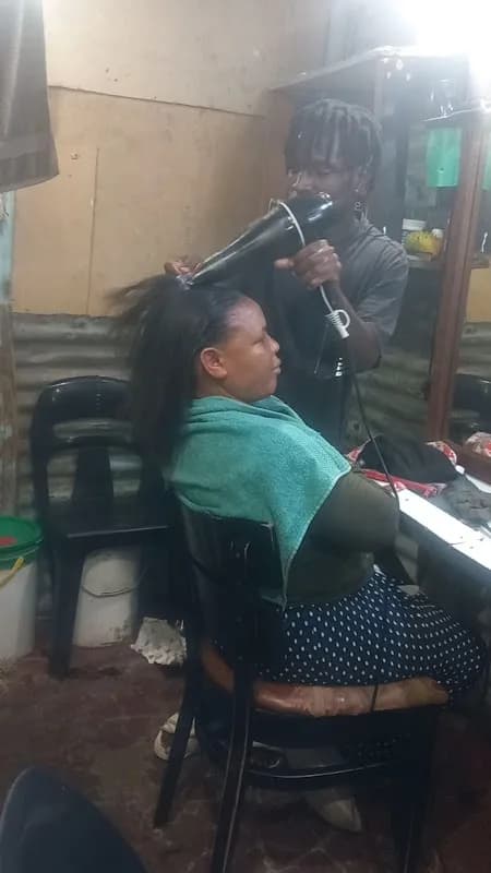 Salon Kreations in Brits Central