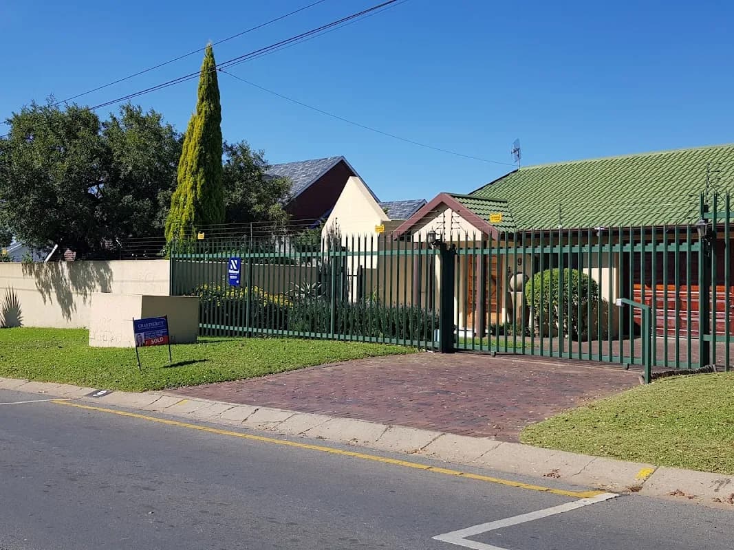 Nateli Van der Merwe Helderkruin Estate Agent in Roodepoort CBD