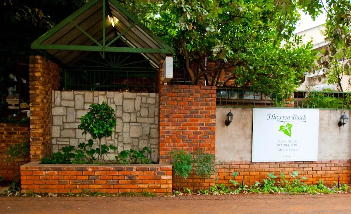 Huys Ten Bosch Guesthouse in NWU Campus