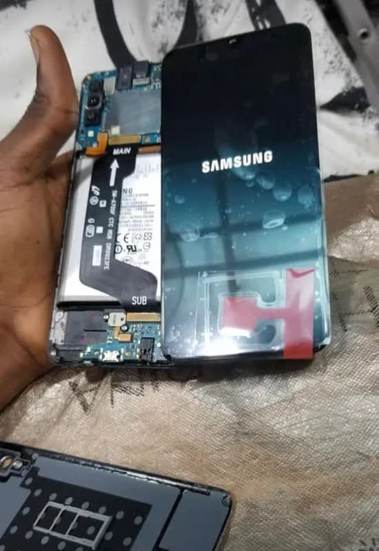 WORLDWYZ GLOBAL-PHONE AND LAPTOP REPAIR AND SALES SERVICE IN OLUGBEDE MARKET AND EGBEDA in Egbeda