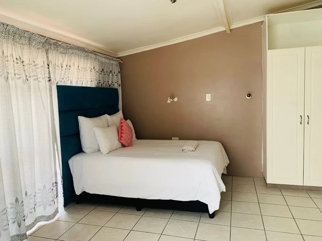 Rato Thato Guest House in Chatsworth