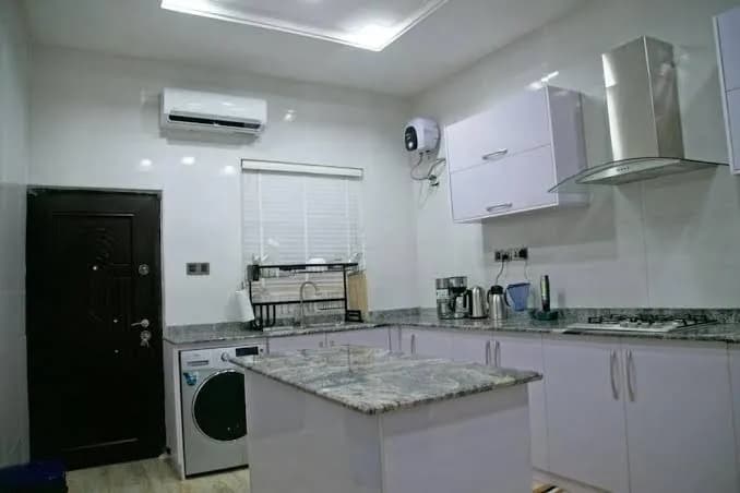 Lekki Conservation Luxury Palace 5 Bedrooms, with Fast Wi-Fi Fibre Broadband in Lekki not Ibeju in Ibeju