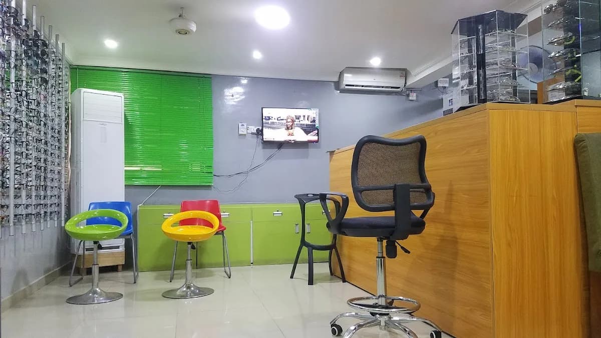 Maxi Specialist Eye Clinic And Optical Services in Allen Avenue