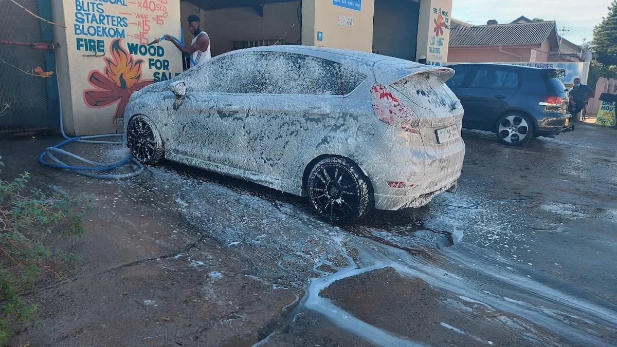 Francis Carwash & Woods in Wellington