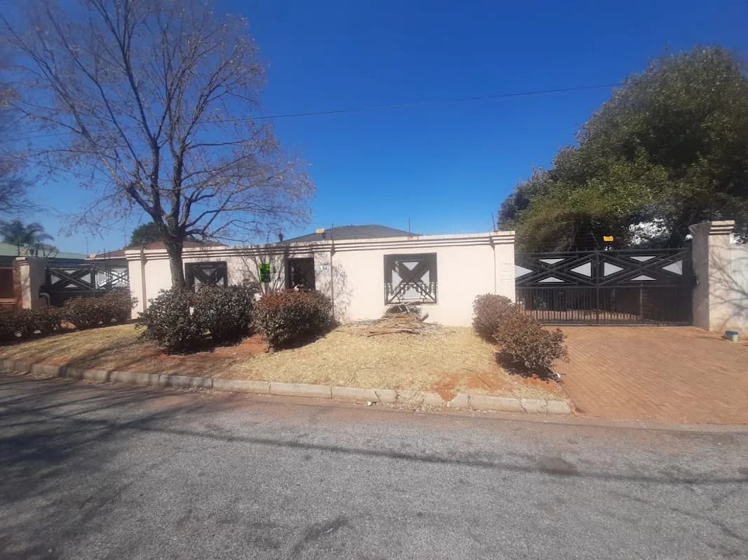 YOLKEL GUEST HOUSE in Germiston CBD