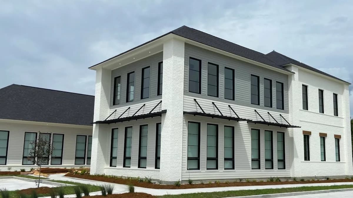 REMAX Total in ExxonMobil / Shell Corridor
