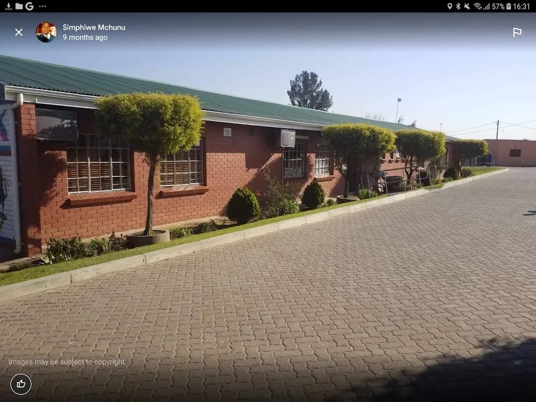 PHAKAMISISIZWE FINISHING SCHOOL in Madadeni
