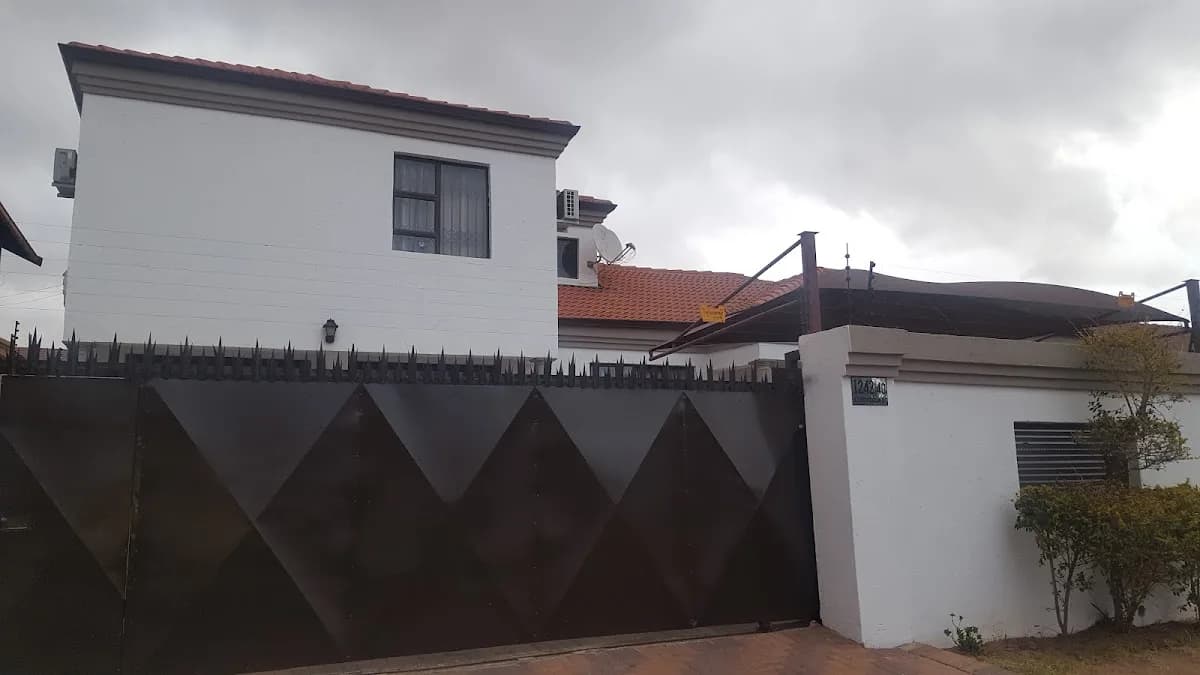 Tlelakufuma Guest House in Diepkloof