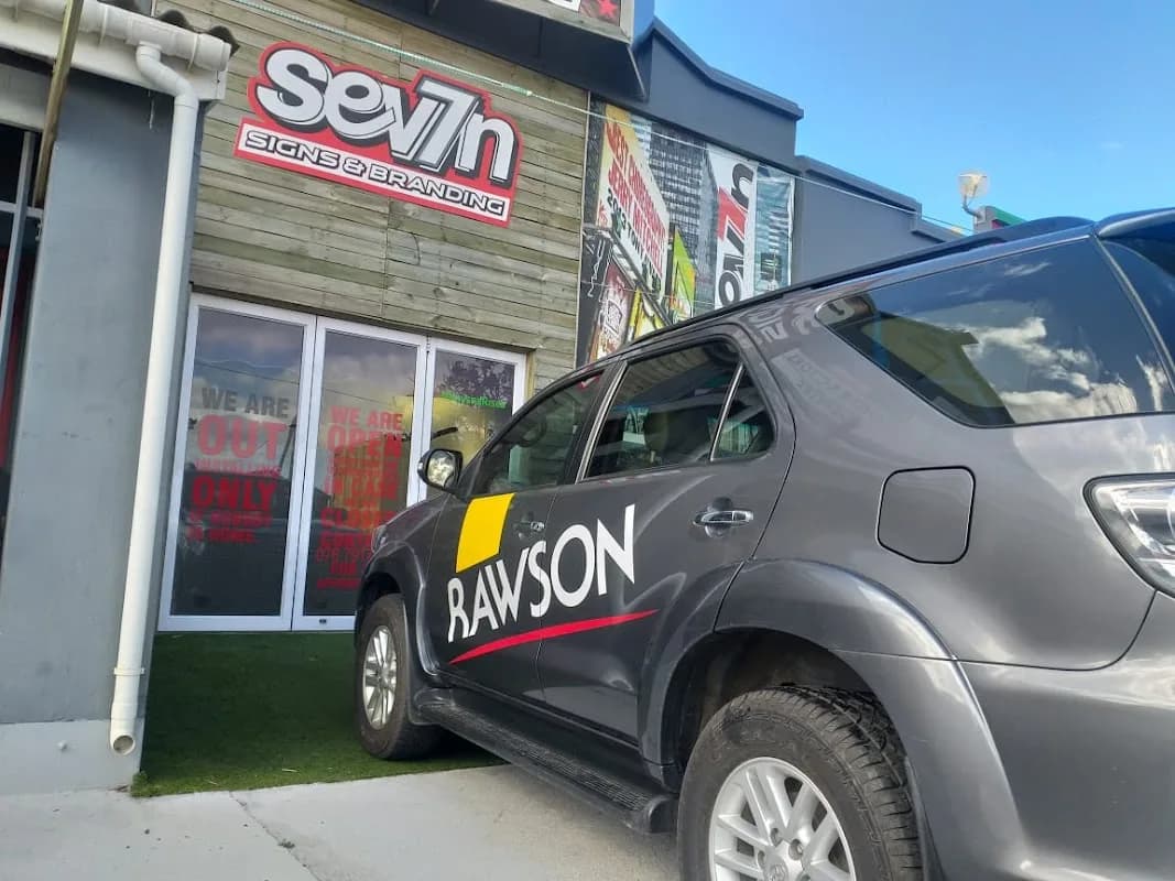 Sev7n Signs in Knysna CBD
