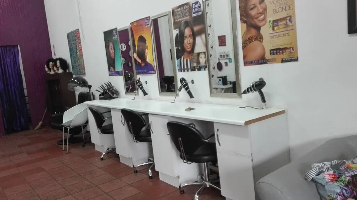 Zah's Hair & Beauty Salo in Sasolburg CBD