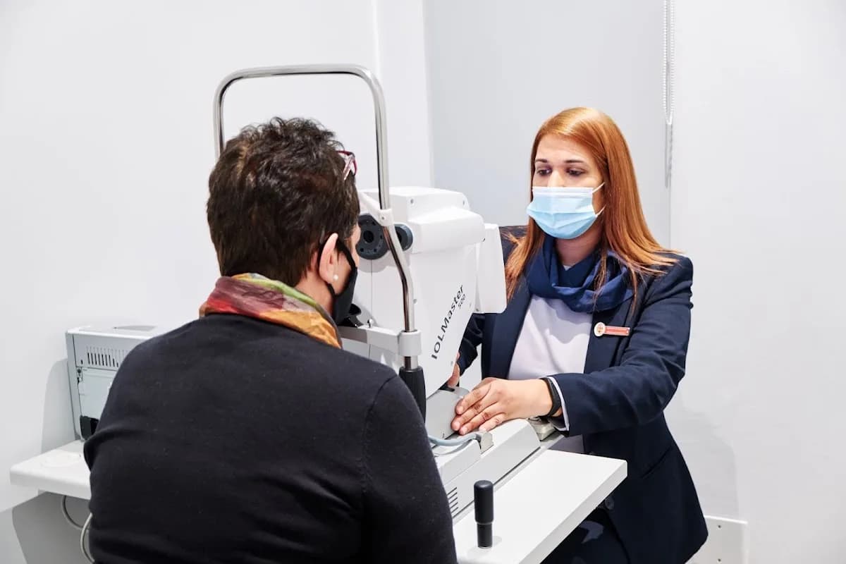Dr Steven Lapere, Ophthalmologist Cape Town, Retina & Cataract Surgery in Camps Bay