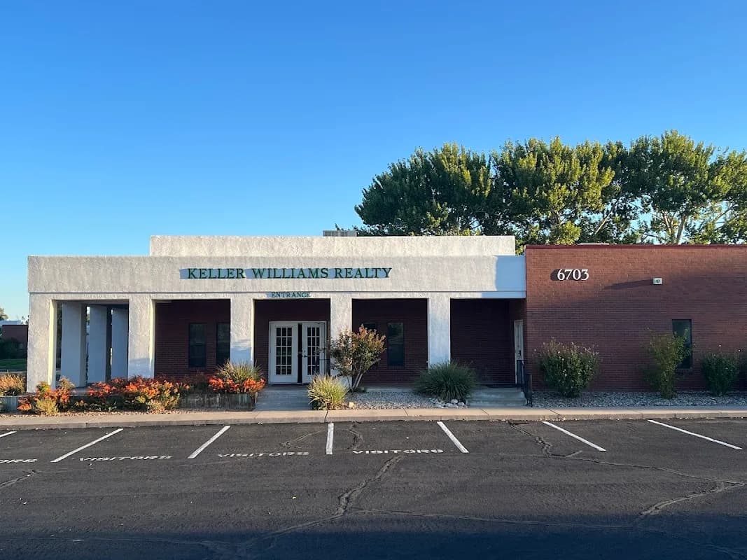 Jeremy Navarro Realty Group in Uptown / Journal Center