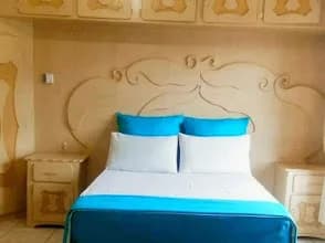 Tiny's guest house in Phuthaditjhaba CBD