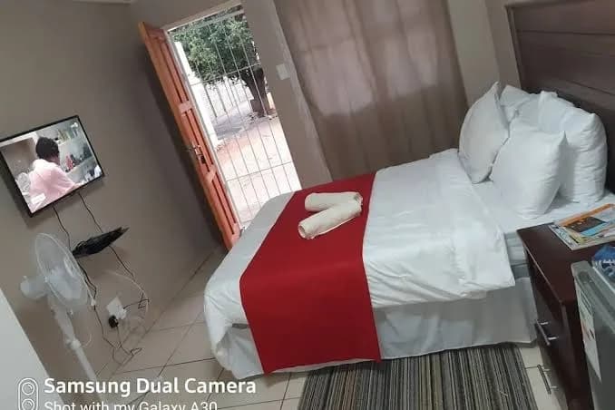 Fully furnished rooms for short stay, Pretoria in Hatfield