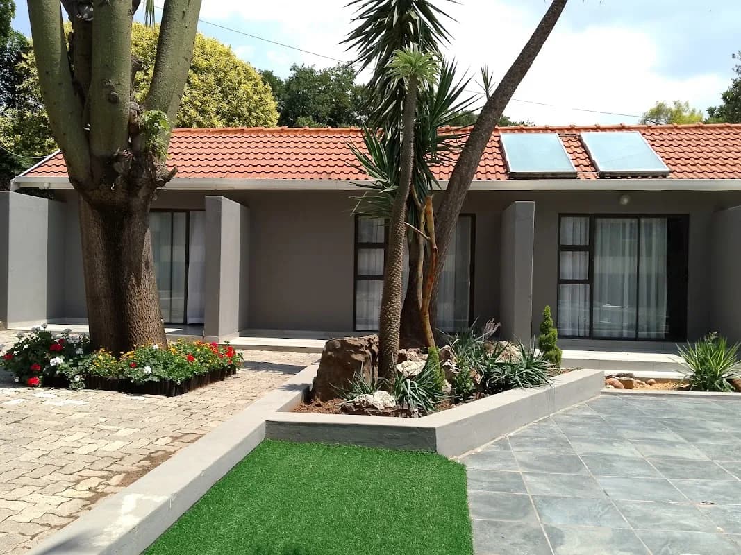 Dulcomb guesthouse (with some Rooms for Long stay/monthly Rates). Plenty of accommodation options available. in Linden