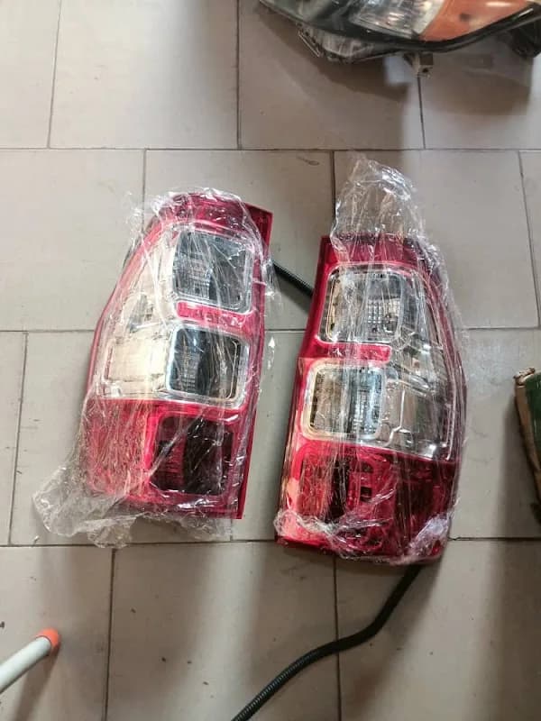 Delar of motor spare parts such as Toyota Lexus Honda Ford kia in Chika