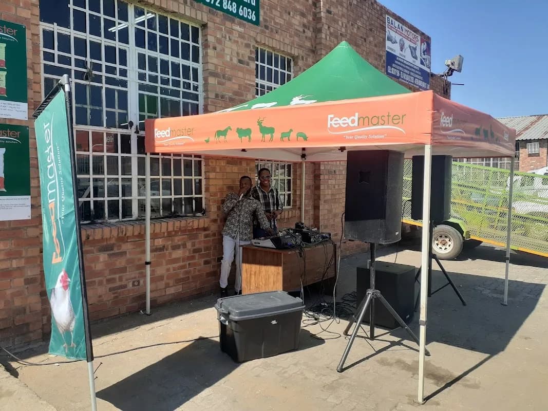 Feedmaster / Chicken Yard in Newcastle CBD