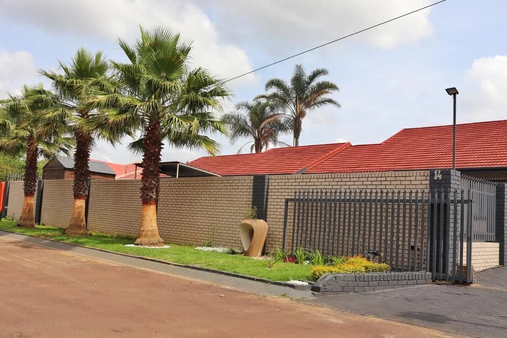 Bedford Guest House in Highveld Mall