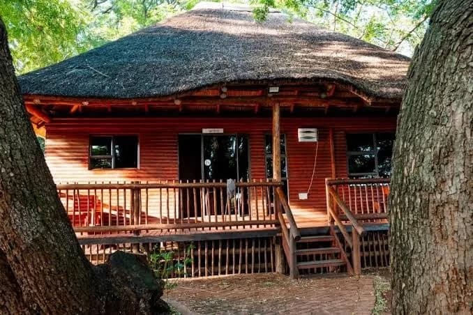 Falcon Lodge Bela Bela - Three-Bedroom Chalet in Bela-Bela CBD