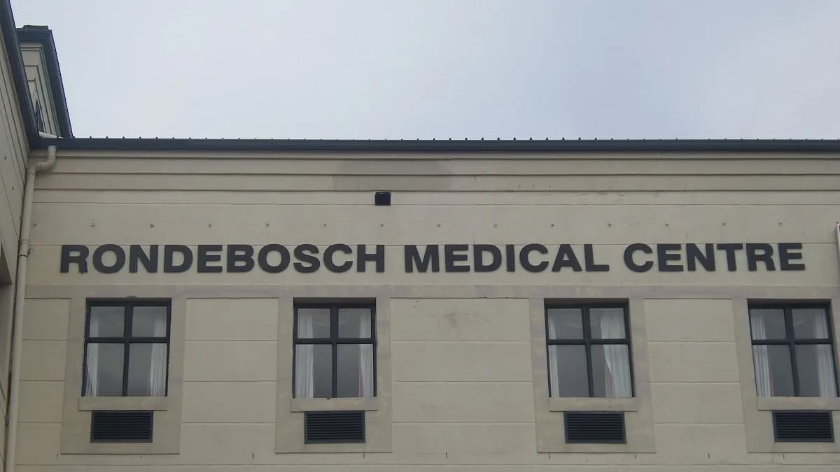 Dr Mahnaz Kalim in Rondebosch