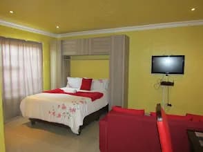 Phomolong Guest House - Heldekruin (Roodepoort) in Ruimsig