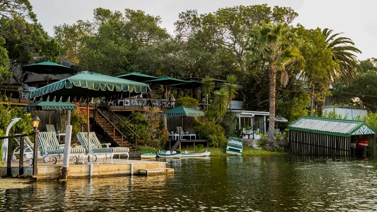 Moontide Riverside Lodge in Wilderness