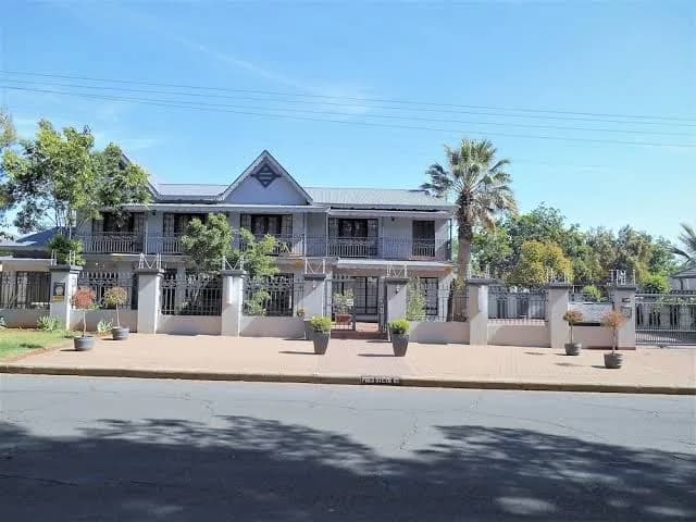 Oakwood Lodge in Westdene