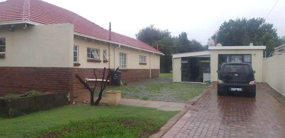 Jolly's Park Guest House in Roodepoort