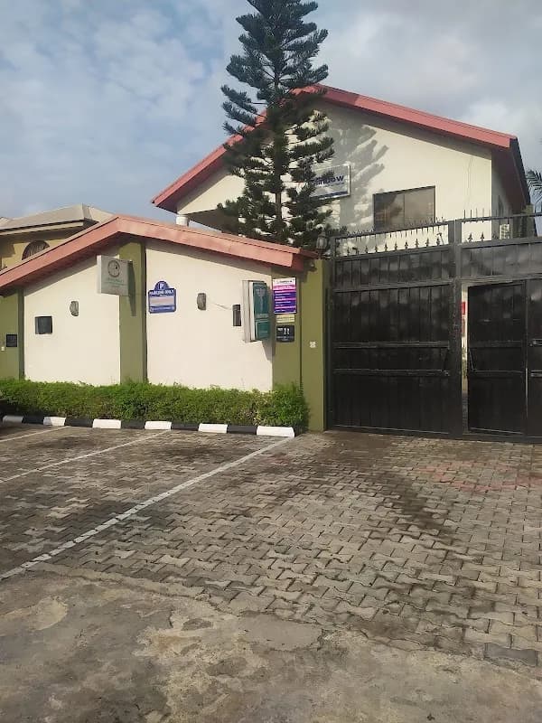 Rainbow Specialist Medical Center in Ilasan