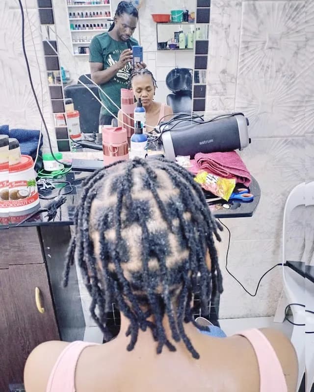 Crotchet Dreadlocks studio in Sunnyside