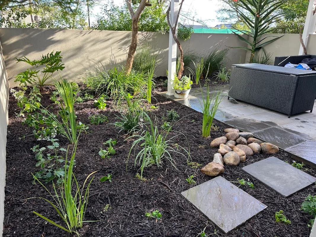 Small Space Gardens in Gardens