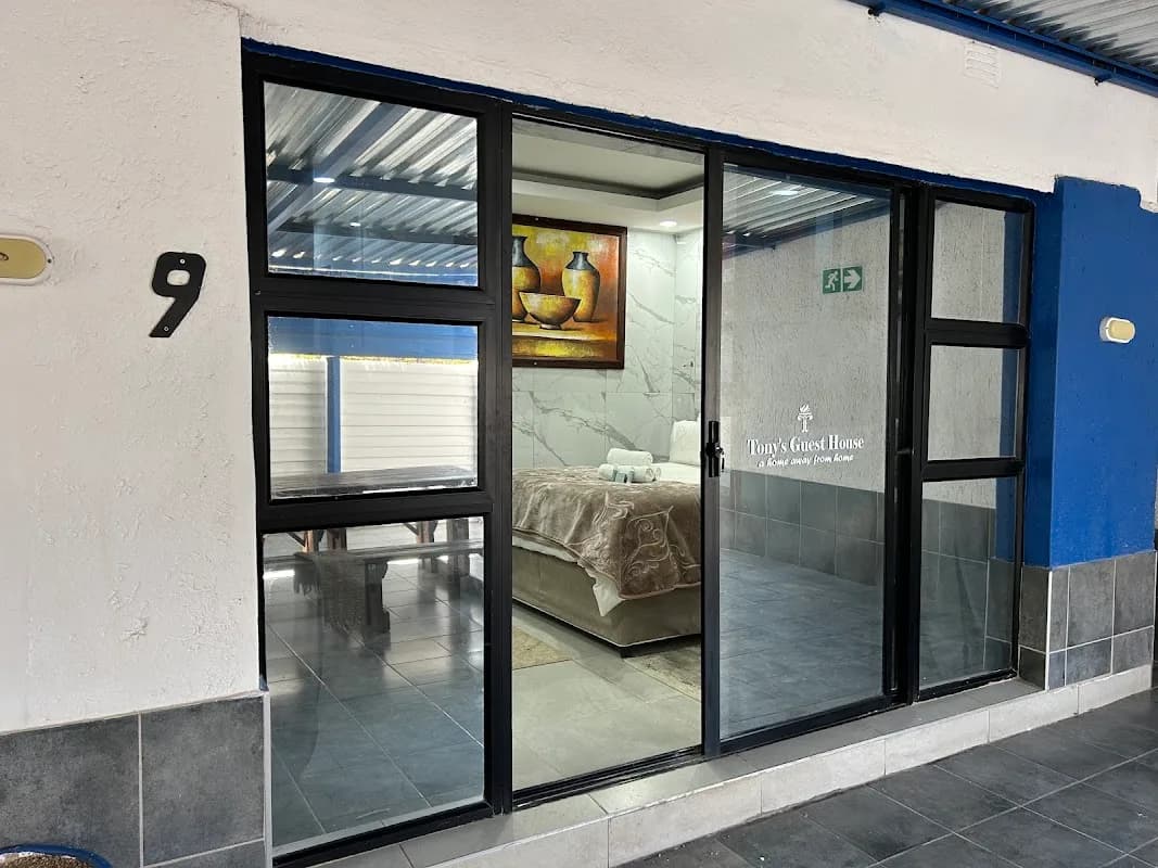 Tony's Guest House 2 (Golf View) in Mahikeng Industrial