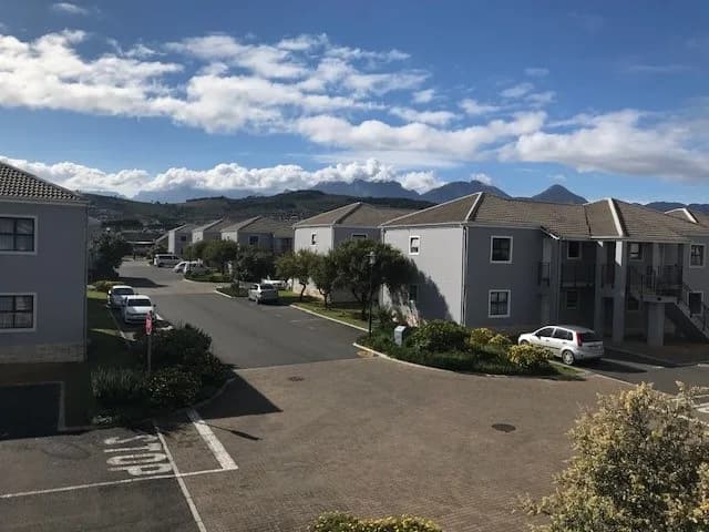Somerset Sereno, Derrick drive, Somerset west in Strand