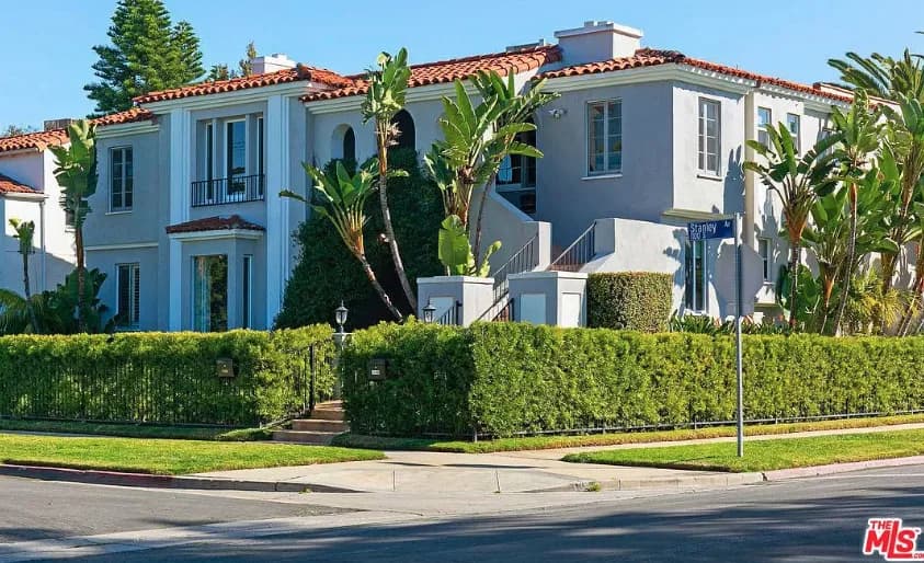 Jodi Bell Ticknor, Luxury Estates Director, Compass, Beverly Hills DRE 019018079 in Beverly Hills