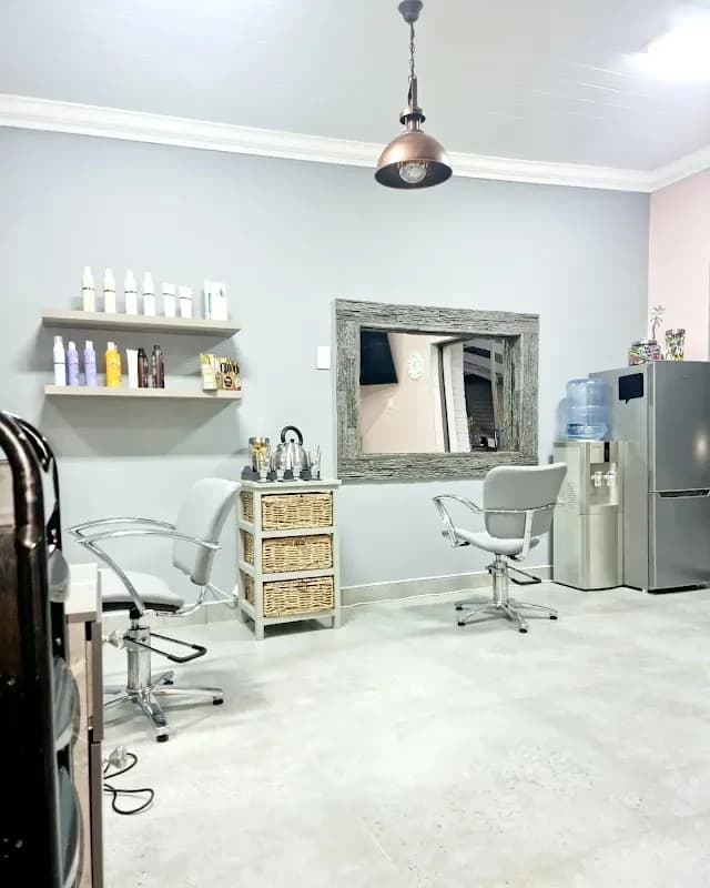 THE LOOK!! Hair & Beauty Lounge in Riebeeckstad