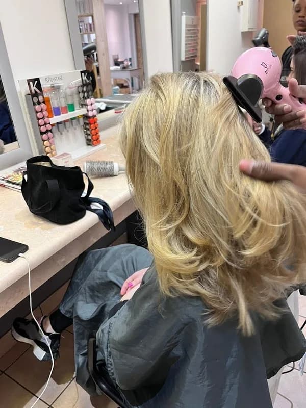 Sands Hair & Nails in Umhlanga