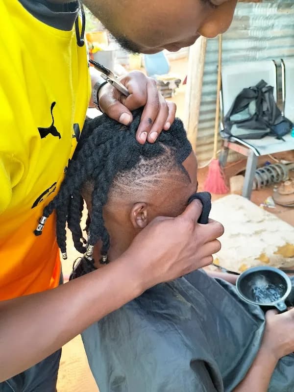 Qué Tee's Exclusive Cutzz in Galeshewe