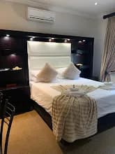 Captain's Cabin Guest House in Thabong